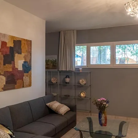 Daphne's Tropical House Rhodes بيت للعطل *