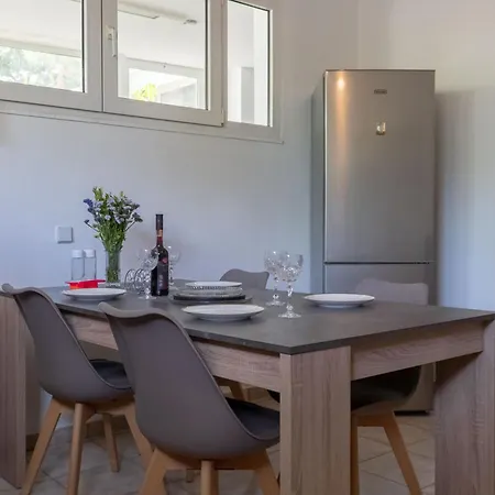 Daphne's Tropical House Rhodes بيت للعطل *